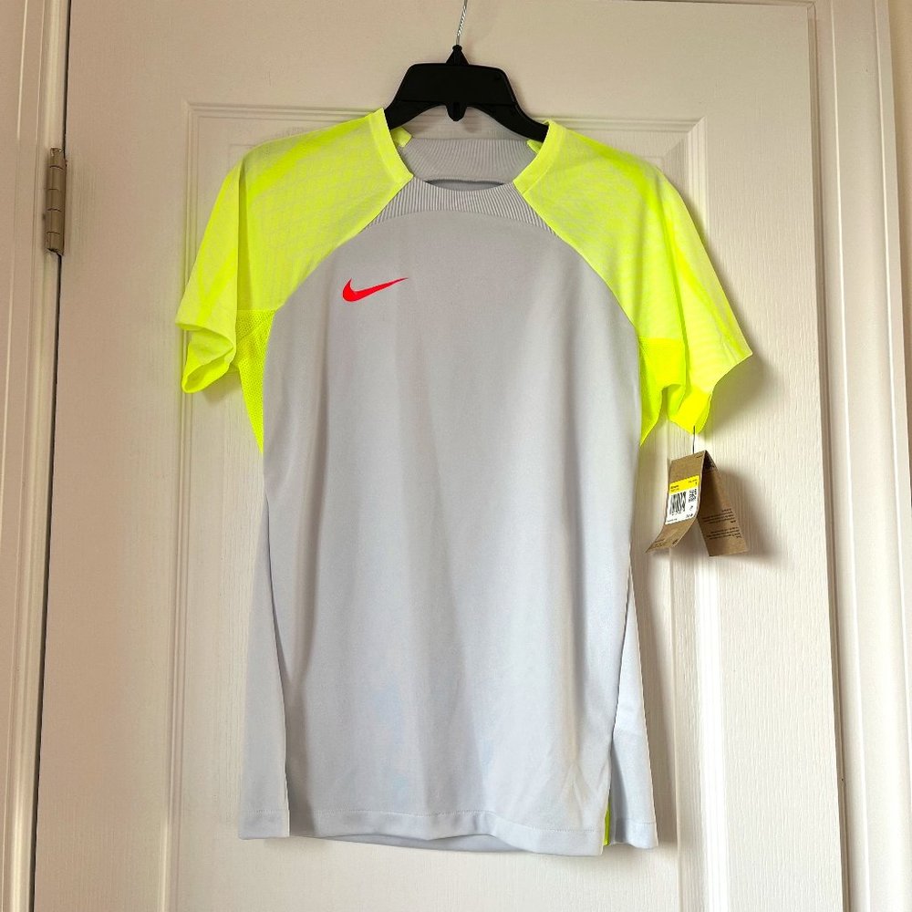 New Women's Nike Dri-Fit Top Size S
